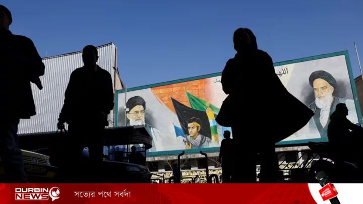 ফের সরকারবিরোধী বিক্ষোভে উত্তাল ইরান