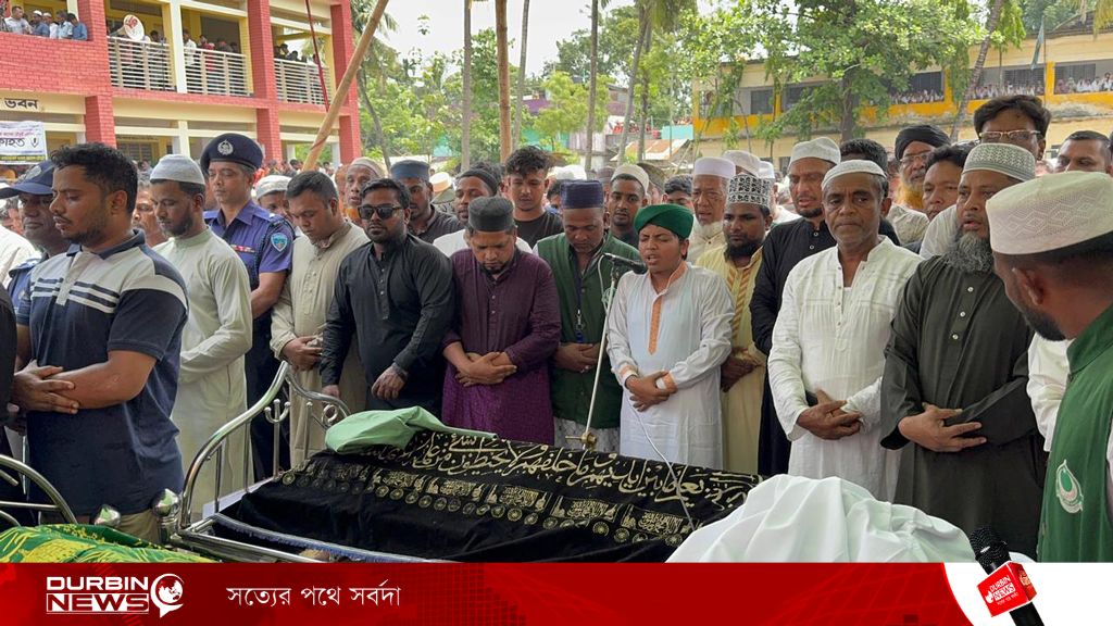 ওমানে নিহত চার ভাইকে রাঙ্গুনিয়ায় দাফন, জানাজা পড়ালেন জীবিত ভাই