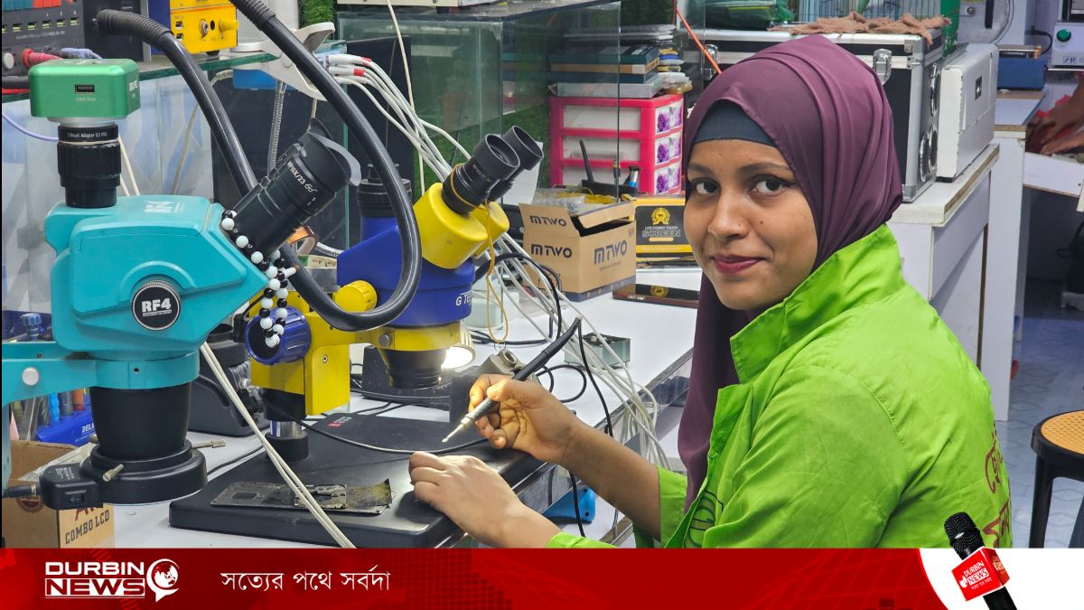 ভোলায় নারী মোবাইল প্রযুক্তিকর্মী মহিমা হয়ে উঠেছেন আস্থার প্রতীক